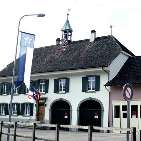 2002 Gemeindeverwaltung. Vergrösserte Ansicht